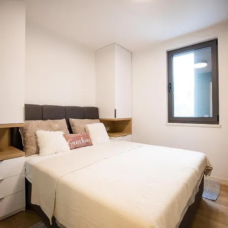 Sopic Luxury With Private Whirlpool דירה זאדאר