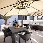 Апартаменти Sopic Luxury With Private Whirlpool Задар