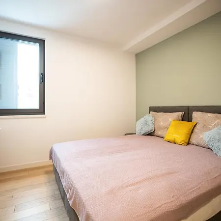 Апартаменти Sopic Luxury With Private Whirlpool